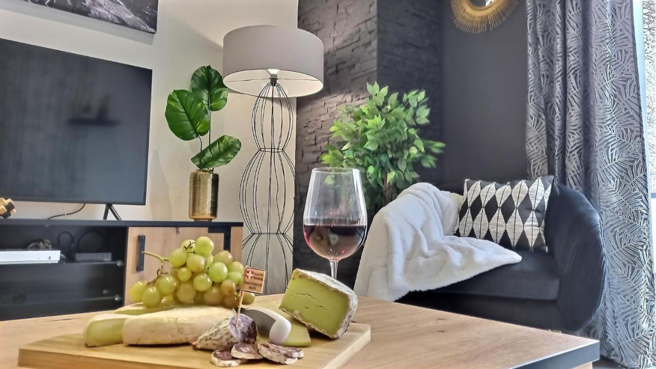 Black&White Home-By So'Serenityhome-Balcon-Parking Cluses Exterior foto